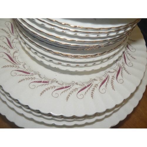 217 - A PARAGON DINNER SERVICE 28PC.