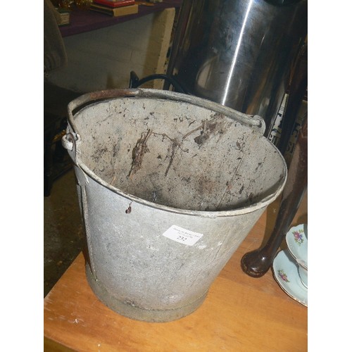 232 - 2 X GALVANISED BUCKETS AND A GALVANISED PAN WITH WOODEN HANDLE. VINTAGE.