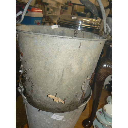 232 - 2 X GALVANISED BUCKETS AND A GALVANISED PAN WITH WOODEN HANDLE. VINTAGE.