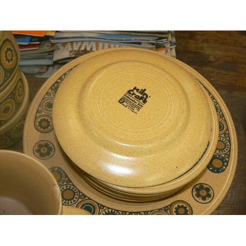 266 - RETRO 1970'S KILN-CRAFT STONEWARE DINNER SERVICE WITH TYPICAL 70'S PATTERN. DINNER & SIDE PLATES, SO... 