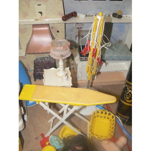 303 - 1970'S SINDY HOUSE WITH FURNITURE, INC ROTARY DRIER AND IRONING BOARD. ALSO 7 X SINDY DOLLS.