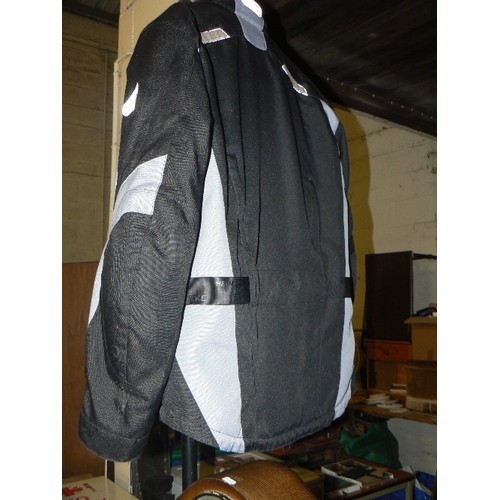 188 - HEIN GERICKE MOTORCYCLE JACKET. SIZE M. APPEARS GOOD CONDITION. BLACK WITH GREY DETAIING. PADDED INN... 