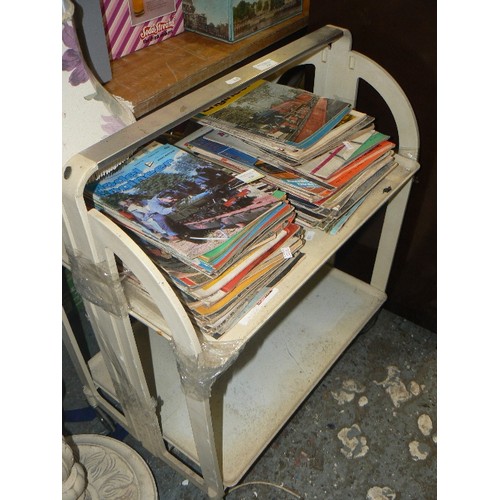 331 - CREAM PLASTIC TROLLEY WITH 2 LARGE TRAYS, ON CASTORS. METAL HANDLE.