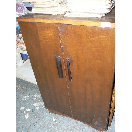 333 - RETRO-VINTAGE TV CABINET. 1 SIDE HAS ORIGINAL PINK GLASS SCREEN, THE OTHER HAS DOUBLE DOORS. INNER S... 