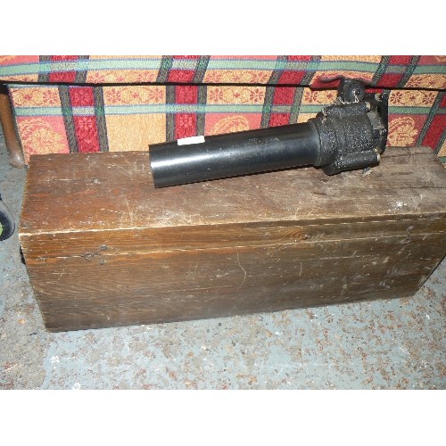 408 - WWII NAVY GUN SIGHT. KODAK GUN SIGHT TELECOPE. PATT G376, SERIAL CAN5236, OFF DECK ANTI-AIRCRAFT GUN... 