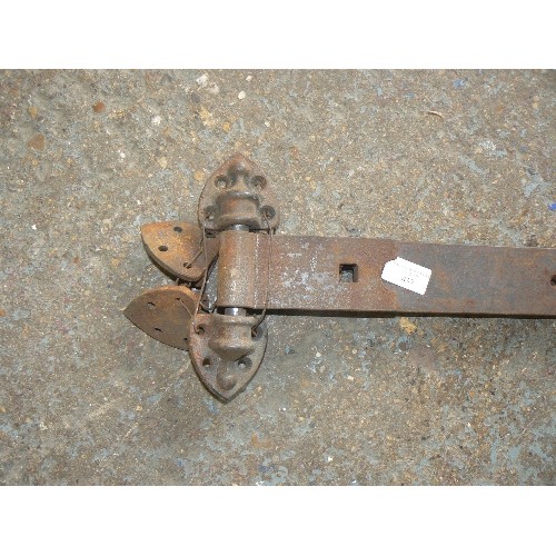 437 - LARGE HEAVY CAST IRON GATE HINGES. VINTAGE.