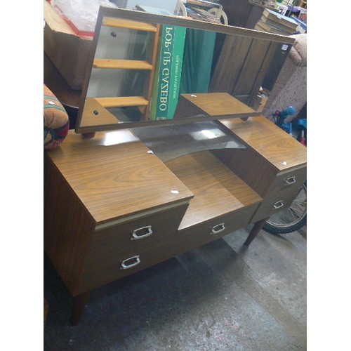 411 - RETRO DRESSING TABLE CHEST. FORMICA, WITH DOUBLE PEDESTAL WITH CENTRAL DRAWER, AND FULL WIDTH MIRROR... 