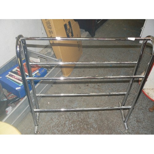 429 - CHROME FREE STANDING TOWEL RAIL.