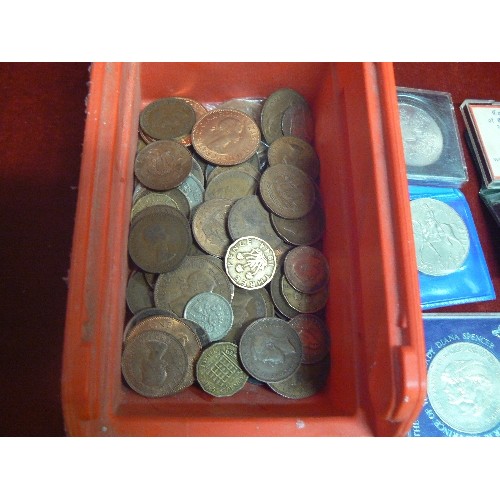 22 - A COLLECTION OF BRITISH COINS VICTORIA TO RECENT TIMES PLUS COLLECTION OF CROWNS