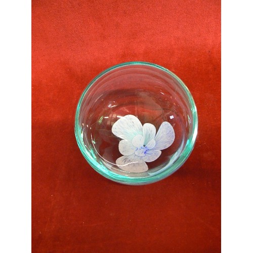 31 - A LOVELY ART WORK GLASS BOWL WITH ARTISTIC FLOWER SHAPE IN BASE HAND BLOW  FROM UNKNOWN ART STUDIO