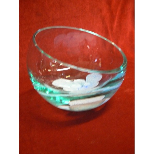 31 - A LOVELY ART WORK GLASS BOWL WITH ARTISTIC FLOWER SHAPE IN BASE HAND BLOW  FROM UNKNOWN ART STUDIO