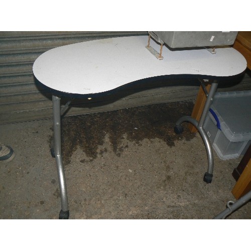 462 - TALL KIDNEY-SHAPED MELAMINE FOLDING WORK TABLE ON CASTORS. TUBULAR ALUMINIUM LEGS.