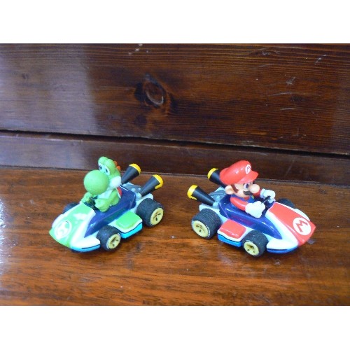 69 - MINI NINTENDO MARIO, YOSHI-MARIO CARRERA X 2