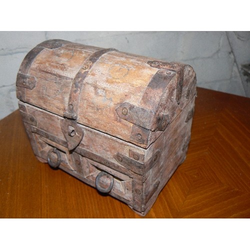 164 - SMALL CARVED RUSTIC TREASURE CHEST.