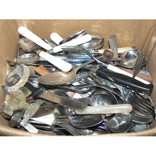 178 - BOX FULL OF MIXED VINTAGE CUTLERY