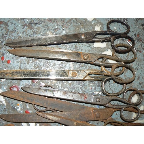 206 - QUANTITY OF LARGE VINTAGE SCISSORS POSSIBLE TAILORS