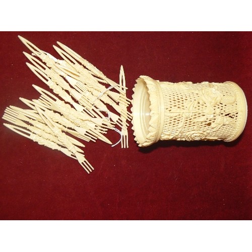 102 - VINTAGE 'IVORY STYLE' PLASTIC COCKTAIL FORK SET IN 'FRETWORK' POT.