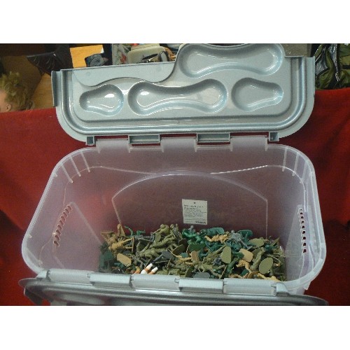 123 - QUANTITY OF PLASTIC SOLDIERS IN A STORAGE TUB.