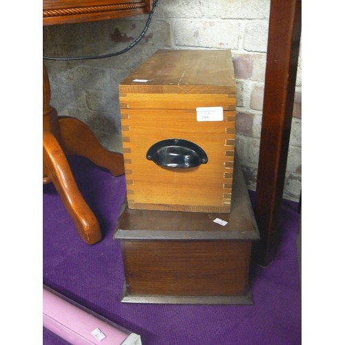 184 - 2 X STRONG WOODEN VINTAGE BOXES. BOTH WITH HINGED LIDS.