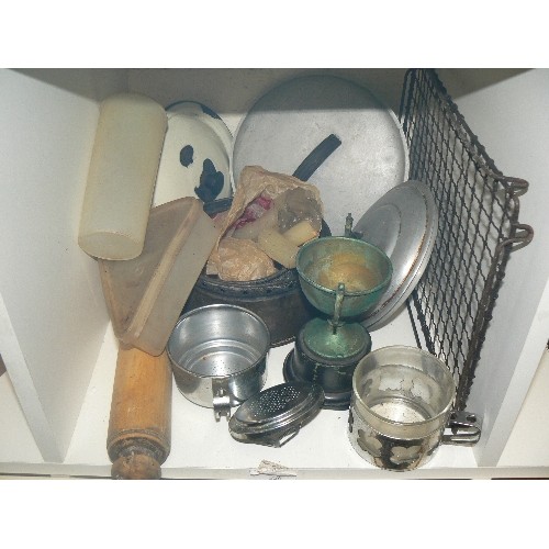 192 - 2 CUBES OF VINTAGE KITCHENALIA INCLUDING ROLLING PINS, CAKE TINE ETC