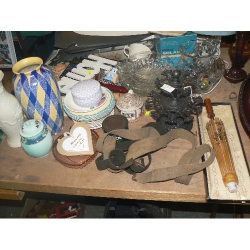 338 - MIXED LOT OF DECORATIVE AND HOUSEHOLD.