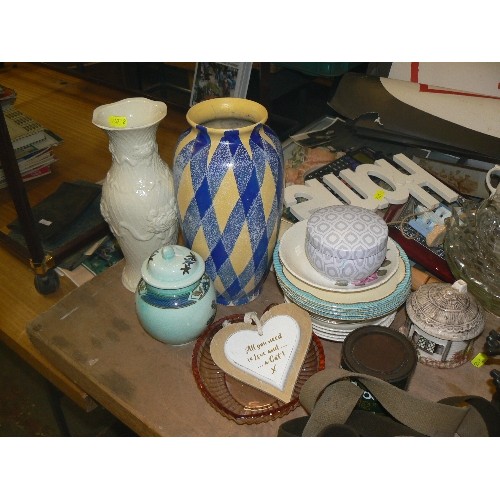 338 - MIXED LOT OF DECORATIVE AND HOUSEHOLD.