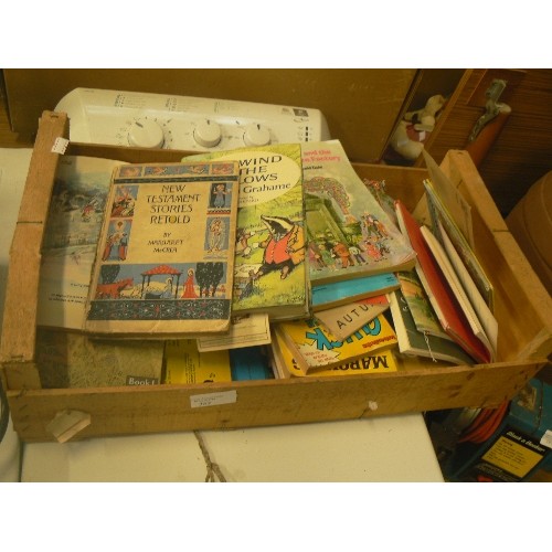 382 - VINTAGE CHILDRENS BOOKS, CONTAINED IN SMALL CRATE, INC WIND IN THE WILLOWS, NEW TESTAMENT STORIES RE... 