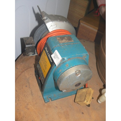 383 - BLACK AND DECKER POWER CENTRE D111. WITH GRINDING STONE ETC.