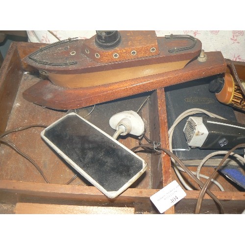 404 - VINTAGE WORKSHOP WOODEN DRAWER FULL OF ODDS & ENDS. INCLUDING A WOODEN LAMP BOAT. A BREVETTE MOILI-B... 