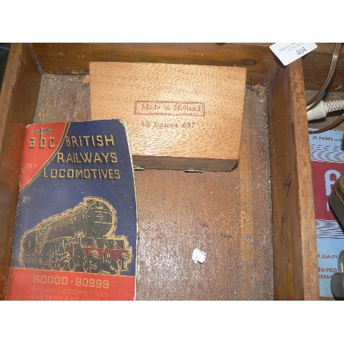 404 - VINTAGE WORKSHOP WOODEN DRAWER FULL OF ODDS & ENDS. INCLUDING A WOODEN LAMP BOAT. A BREVETTE MOILI-B... 