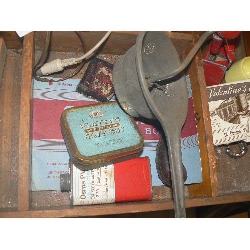 404 - VINTAGE WORKSHOP WOODEN DRAWER FULL OF ODDS & ENDS. INCLUDING A WOODEN LAMP BOAT. A BREVETTE MOILI-B... 