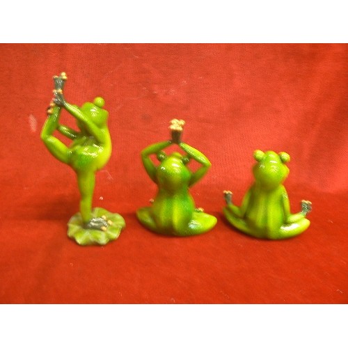 3 - 3 BALLET DANCING FROGS IN BRIGHT GREEN