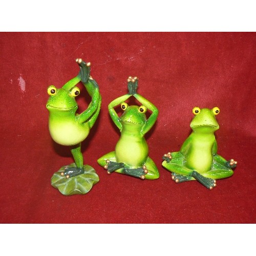 3 - 3 BALLET DANCING FROGS IN BRIGHT GREEN