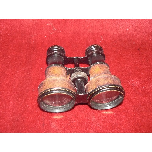 36 - PAIR OF EDWARDIAN OPERA GLASSES WORKING OK