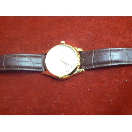 29 - A SIVO 9058 HEAVY GENTS WATCH WITH BROWN LEATHER STRAP UNWORN