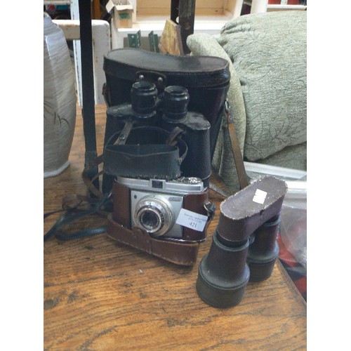 421 - LARGE VINTAGE USSR-MADE BINOCULARS WITH CASE, A SMALL SET OF NESHETTI BINOCULARS, AND KODAK RETINETT... 