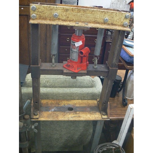 372 - CLARK BEARING PRESS. 8 TONNE. ON STAND.