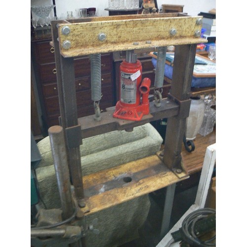 372 - CLARK BEARING PRESS. 8 TONNE. ON STAND.