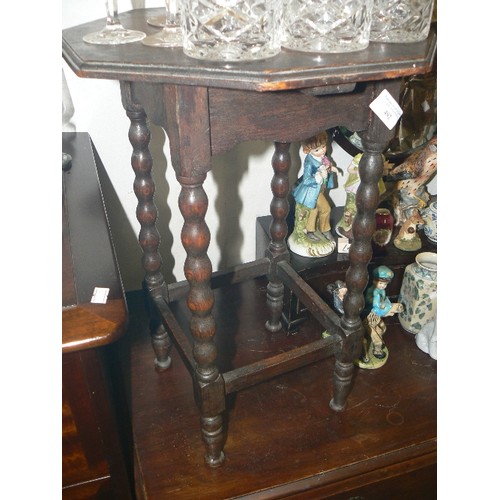 492 - SMALL VINTAGE OCTAGONAL WINE/SIDE TABLE WITH BARLEYTWIST LEGS.