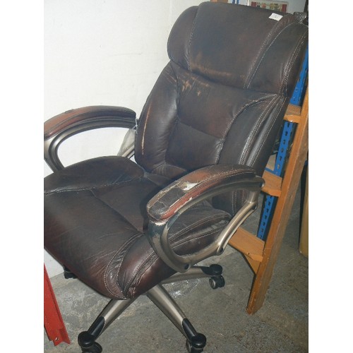 507 - BROWN LEATHER OFFICE CHAIR. RETRO-VINTAGE.