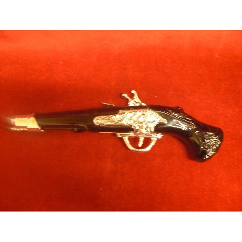 47 - A VINTAGE AVON GLASS FLINTLOCK PISTOL WITH AFTERSHAVE