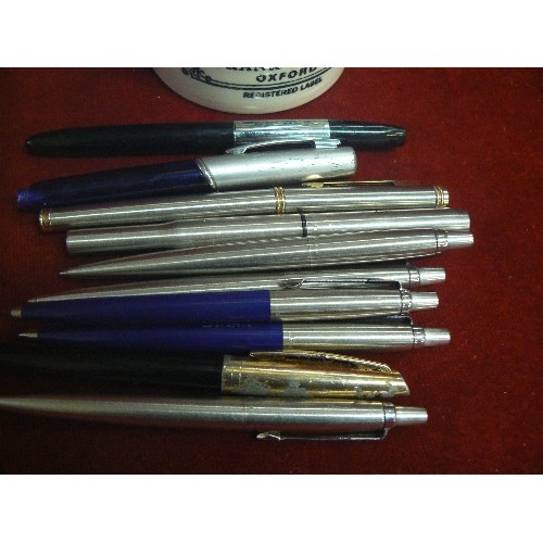 60 - COLLECTION OF FOUNTAIN AND BALL POINT PENS INCLUDING PARKER