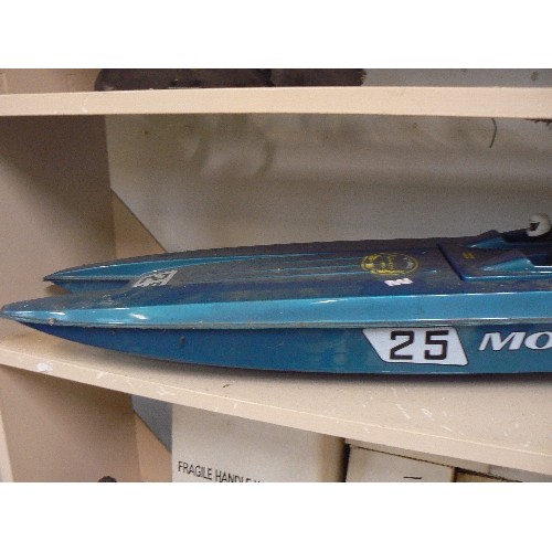 70 - RADIO CONTROLLED BOAT. 'MONTELEONE OFFSHORE RACING TEAM' No 25.