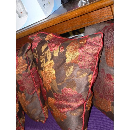 162 - SET OF 4 X SCATTER CUSHIONS IN AUTUMNAL COLOURS, RUST, ORANGE, GREEN AND BROWN.