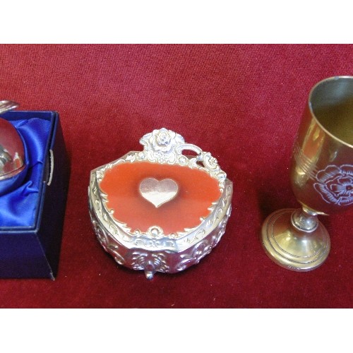 10 - 3 PIECES OF SILVER PLATE AN APPLE BY ANDREW LAMUTT (SILVERSMITH) BOXED   A SWAN BOX AND A FANCY BOX