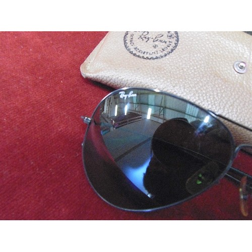 14 - A PAIR OF VINTAGE AVIATOR RAY-BAN SUN GLASSES