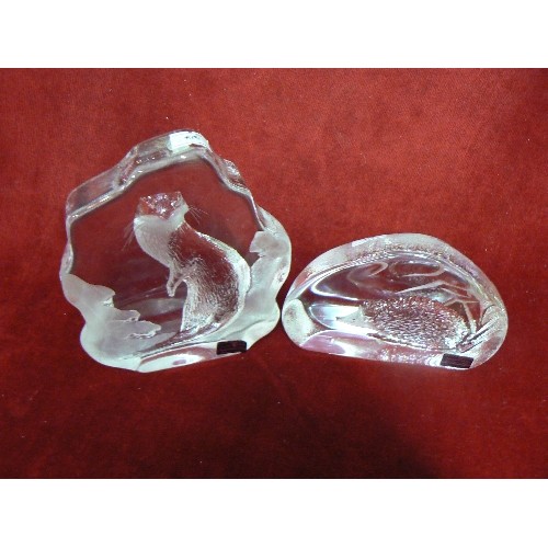 1 - 2 PIECES OF MATS JONASSON SWEDISH FULL LEAD CRYSTAL GLASS 1 A HEDGHOG THE OTHER AN OTTER BOTH FULLY ... 