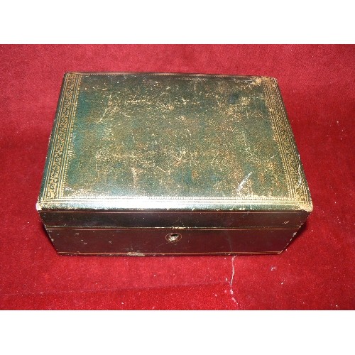 25 - A FINE LEATHER BOUND VELVET LINING JEWEL CASE