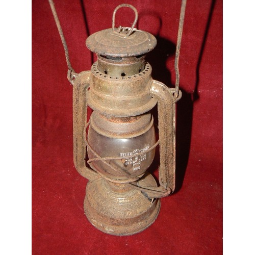 126 - VINTAGE HURRICANE LAMP.