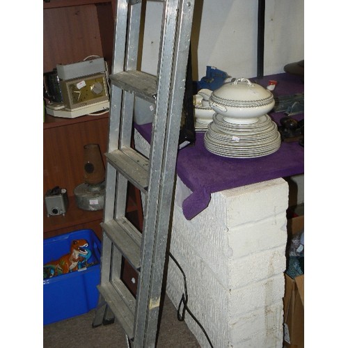 129 - ALUMINIUM 3-WAY STEPLADDER.